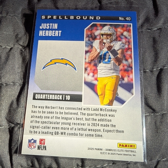 2025 Panini Donruss Elite - Spellbound Justin Herbert #40 Pink Parallel "T" - Picture 2 of 2